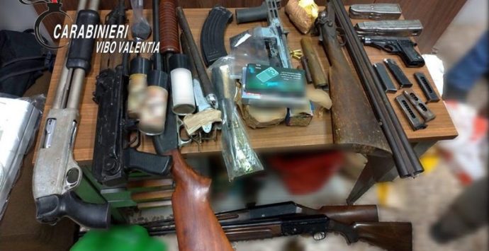 Armi e munizioni sequestrate dai carabinieri a Vibo e Piscopio – Video