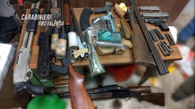 Armi e munizioni sequestrate dai carabinieri a Vibo e Piscopio – Video