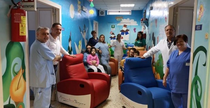 Ospedale Vibo: donate otto poltrone relax al reparto di Pediatria