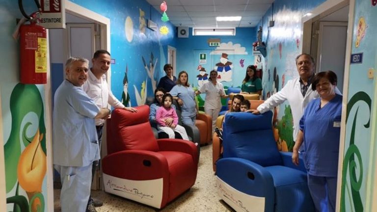 Ospedale Vibo: donate otto poltrone relax al reparto di Pediatria
