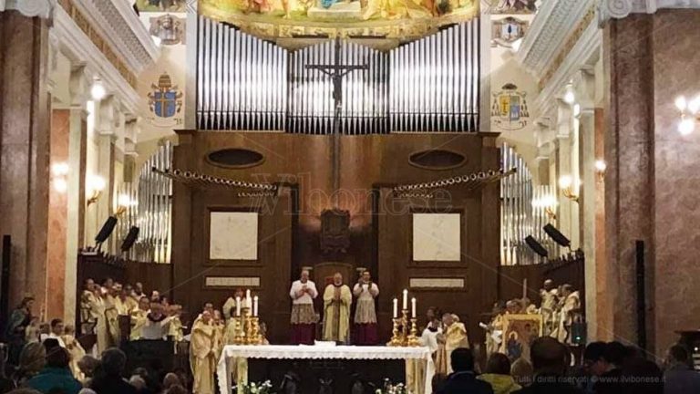 Il vescovo Renzo all’apertura del Sinodo: «Evento storico per la diocesi»