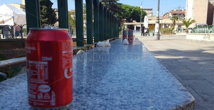 Sabato sera da leoni, domenica mattina da… Corso Vittorio Emanuele come una discarica – Foto