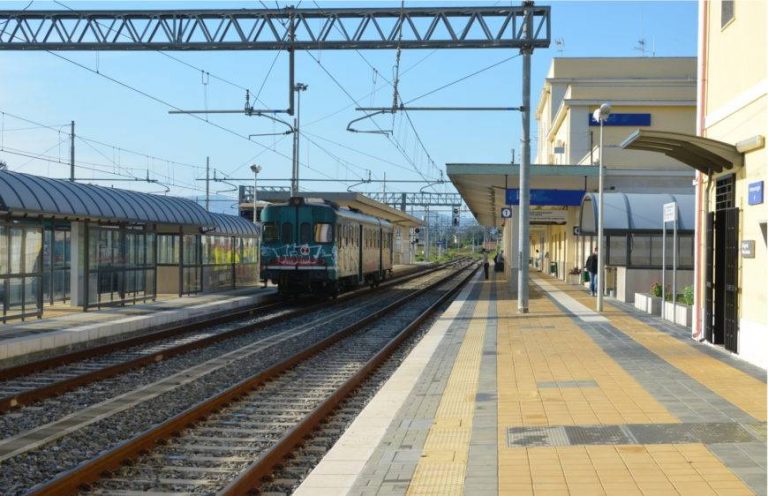 La fermata del Frecciargento fa riaprire la biglietteria di Vibo-Pizzo