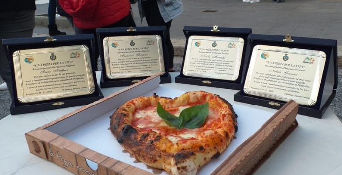“Una pizza per la vita” regala un defibrillatore a Parghelia