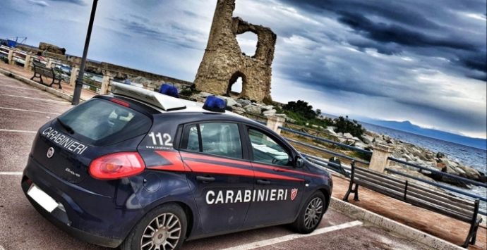Briatico, il “buongiorno” social dei carabinieri sotto la torretta diventa virale