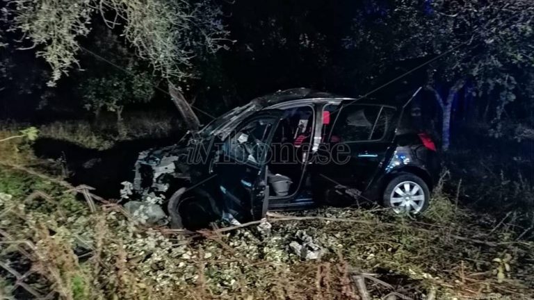 Auto fuori strada tra Francica e San Costantino, un morto e un ferito grave – Foto