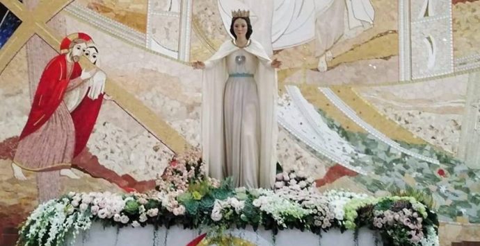 Paravati, consueto bagno di folla per l’anniversario della statua della Vergine