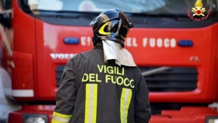 Mezzo in fiamme tra Mileto e Soriano, disagi lungo l’A2