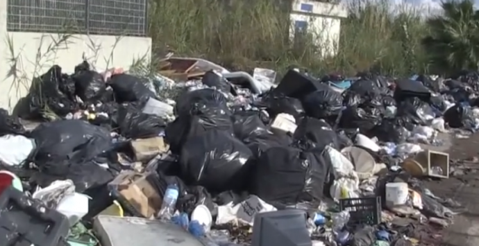 Discariche a Vibo Marina, la Dusty: «Non ci compete». Il Comune: «Invece sì» – Video