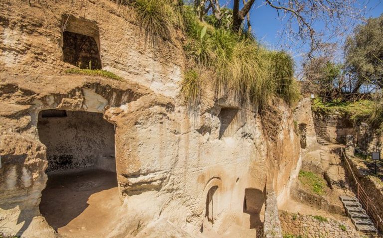 Le Grotte di Zungri nelle Memorie descrittive della Carta geologica d’Italia