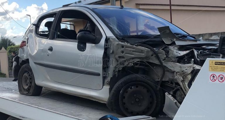 Scontro frontale auto-pullman sulla Statale 18 alle porte di Vibo – Foto