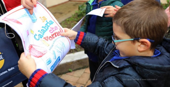 I bambini vibonesi disegnano la Calabria dei loro sogni – Foto/Video