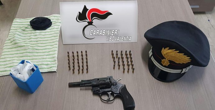 Armi e munizioni in casa, arrestato 39enne a Longobardi