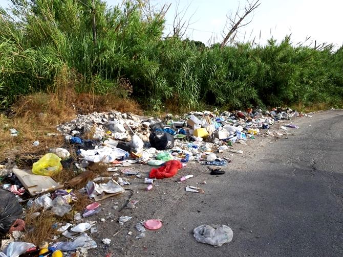 Viaggio nelle frazioni vibonesi, dove regnano le discariche a cielo aperto – Video