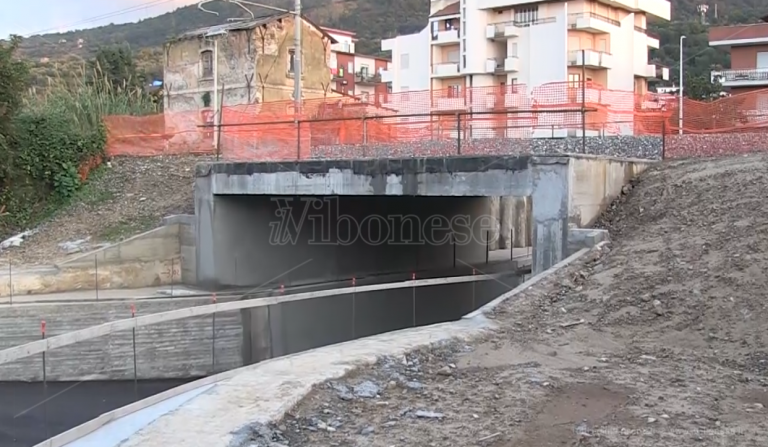 La Venezia del Vibonese, ma è solo l’acqua stagnante del sottopasso -Video