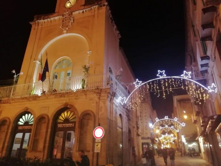 “Accendi il Natale a Tropea” al via con le luminarie e diverse iniziative – Video