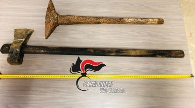 Girava con due asce in auto, denunciato 39enne a Maierato