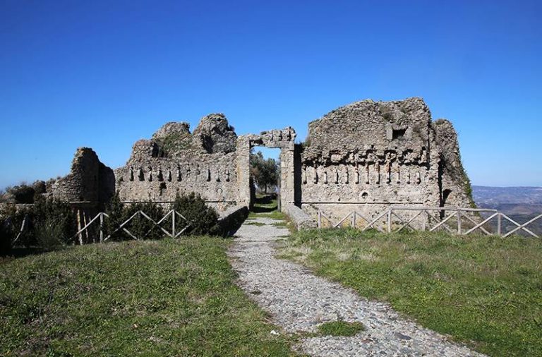 Castello di Arena, convenzione fra Comune, Soprintendenza e Università