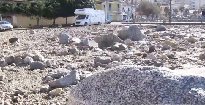 Litorale vibonese devastato dalle mareggiate, è l’ora della conta dei danni – Video