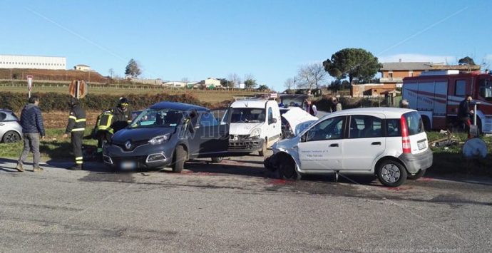 Incidente sulla Provinciale 17, tre persone ferite – Foto/Video