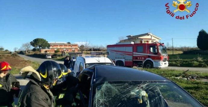 Incidente sulla Provinciale 17, tre persone ferite – Foto/Video