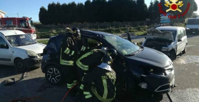 Incidente sulla Provinciale 17, tre persone ferite – Foto/Video