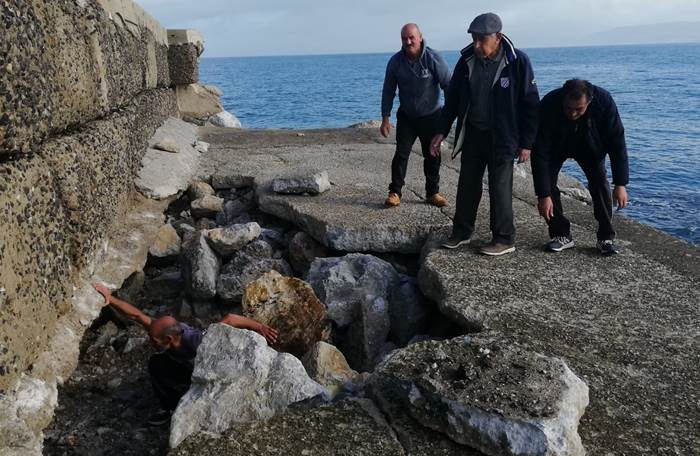 Il maltempo non risparmia Briatico: crolli al molo – Video