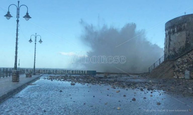 Mareggiate nel Vibonese, allagata la Marina di Pizzo – Video