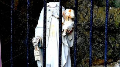 Atto sacrilego a Briatico, decapitata la “Madonnina del mare” – Foto