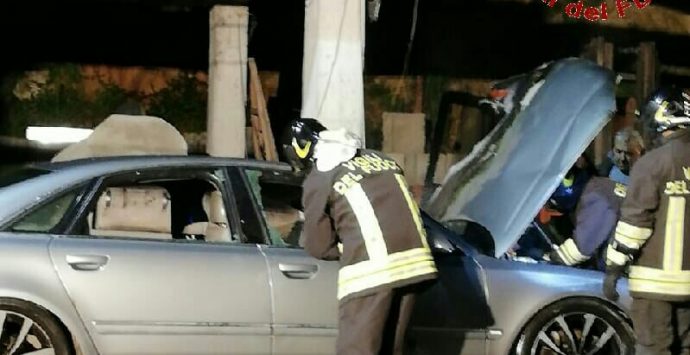 Auto incendiata a Maierato, intervento dei Vigili del fuoco