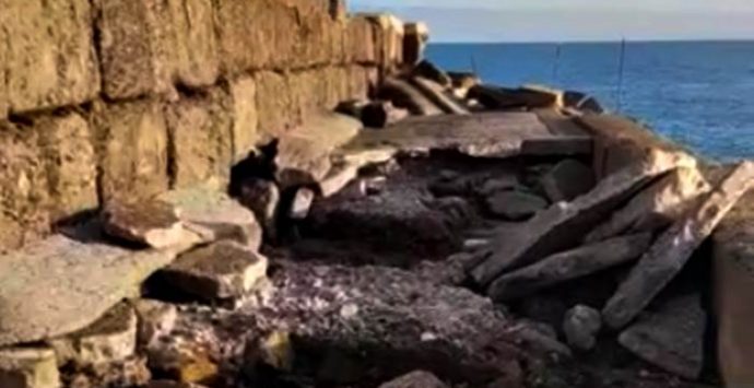 Briatico, il porticciolo dei pescatori devastato dalle mareggiate – Video