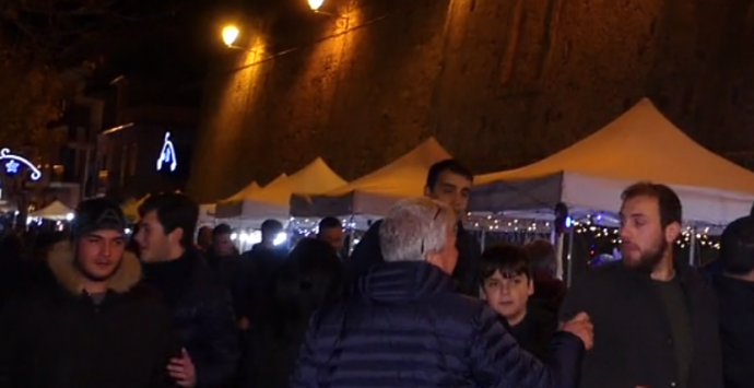 Nicotera, il centro storico si anima grazie ai mercatini di Natale – Video