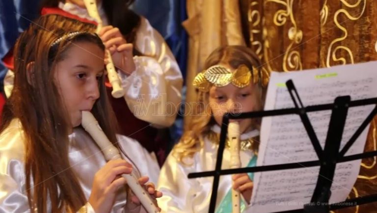 A Vibo Marina il presepe vivente dei piccoli alunni della “Vespucci” – Video