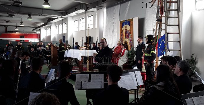 Vigili del fuoco, Guardia costiera e Marina celebrano Santa Barbara – Video