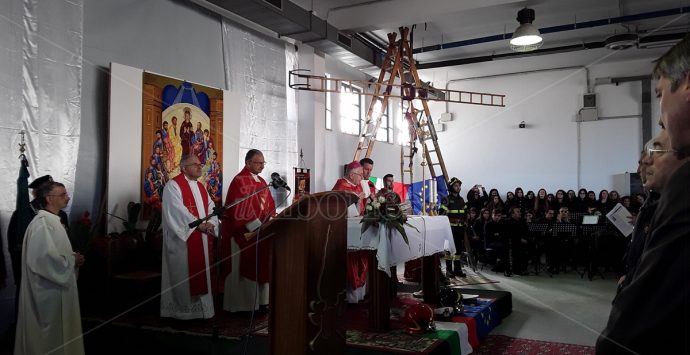 Vigili del fuoco, Guardia costiera e Marina celebrano Santa Barbara – Video