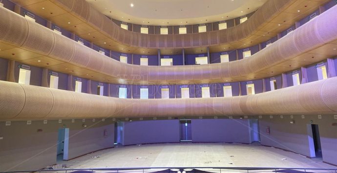 Vibo, teatro comunale: via libera al bando per il completamento