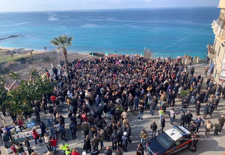 Berlusconi a Tropea: «Calabria abbandonata, è ora di rialzarsi» – Video