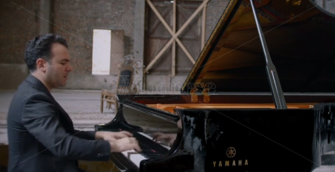Il maestro Giordano suona Chopin: l’anteprima del video di Charleroi