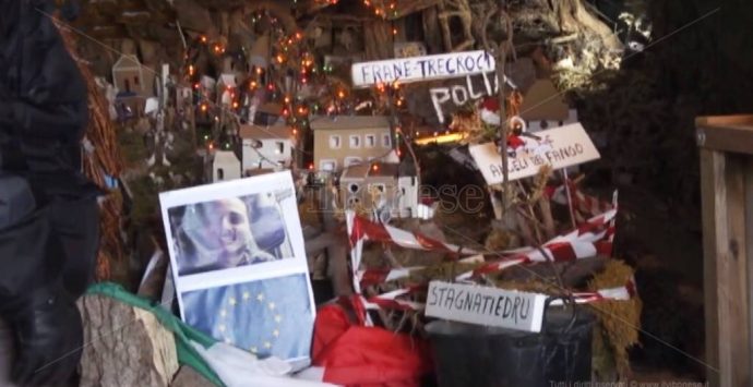 Polia, il presepe di Pasquale Galati tra impegno sociale e attualità – Video