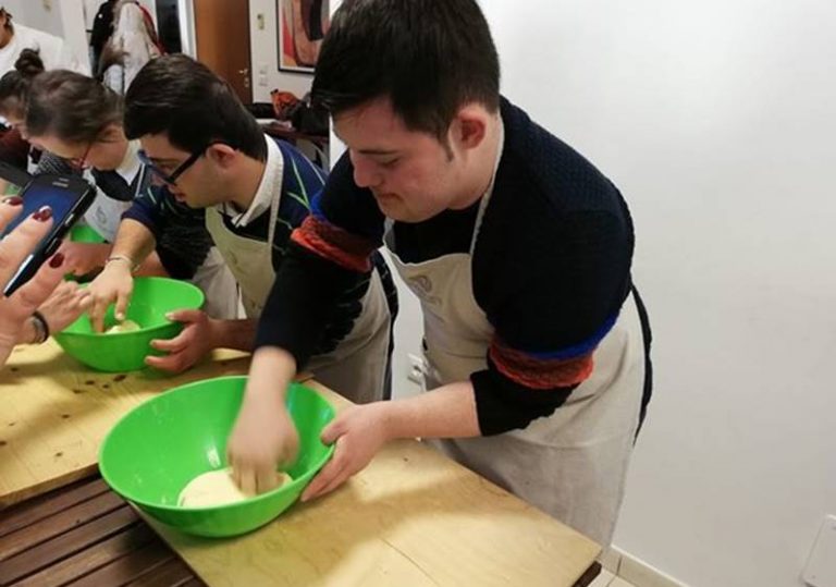 Filadelfia, il Club dei ragazzi a scuola di cucina