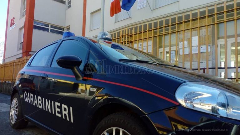 Telecamera nascosta nei bagni della scuola, indagato un 57enne di Mileto – Video