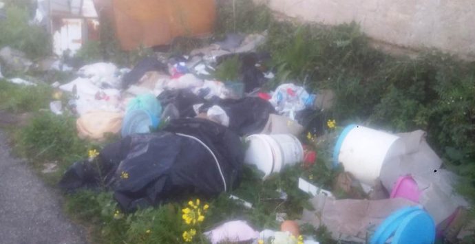 Rifiuti a Mileto, Caserta: «Si rischia l’emergenza ambientale»