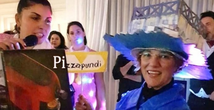 L’artista Caterina Rizzo celebra “Pizzapundi” con un vestito di Carnevale