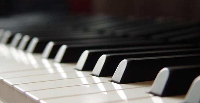 Tour music fest, il giovanissimo pianista vibonese Stefano Condoleo in finale nel prestigioso contest europeo