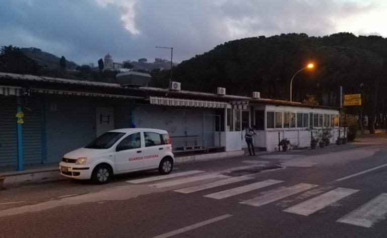 Esercizio commerciale sequestrato a Tropea