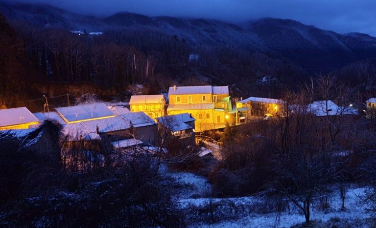 Temperature in picchiata, ecco la neve sulle Serre vibonesi – Foto