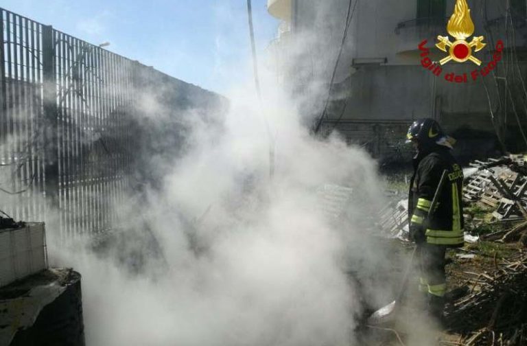 Vigili del fuoco a Nicotera per evitare incendio a contatori del gas metano