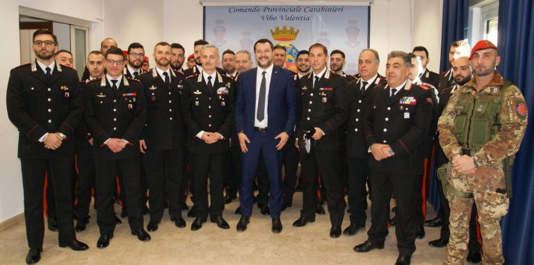 Salvini a Vibo: «Grazie ai Carabinieri che hanno ripulito questa terra» – Video