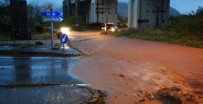 Fango, acqua e detriti sulle strade di diversi centri del Vibonese – Video/Foto