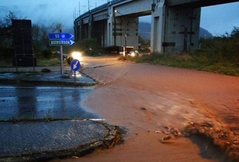 Fango, acqua e detriti sulle strade di diversi centri del Vibonese – Video/Foto